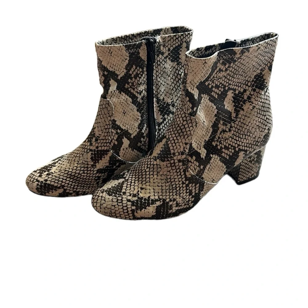 Time And Tru Reptile Look Tan & Brown Size Zip Booties